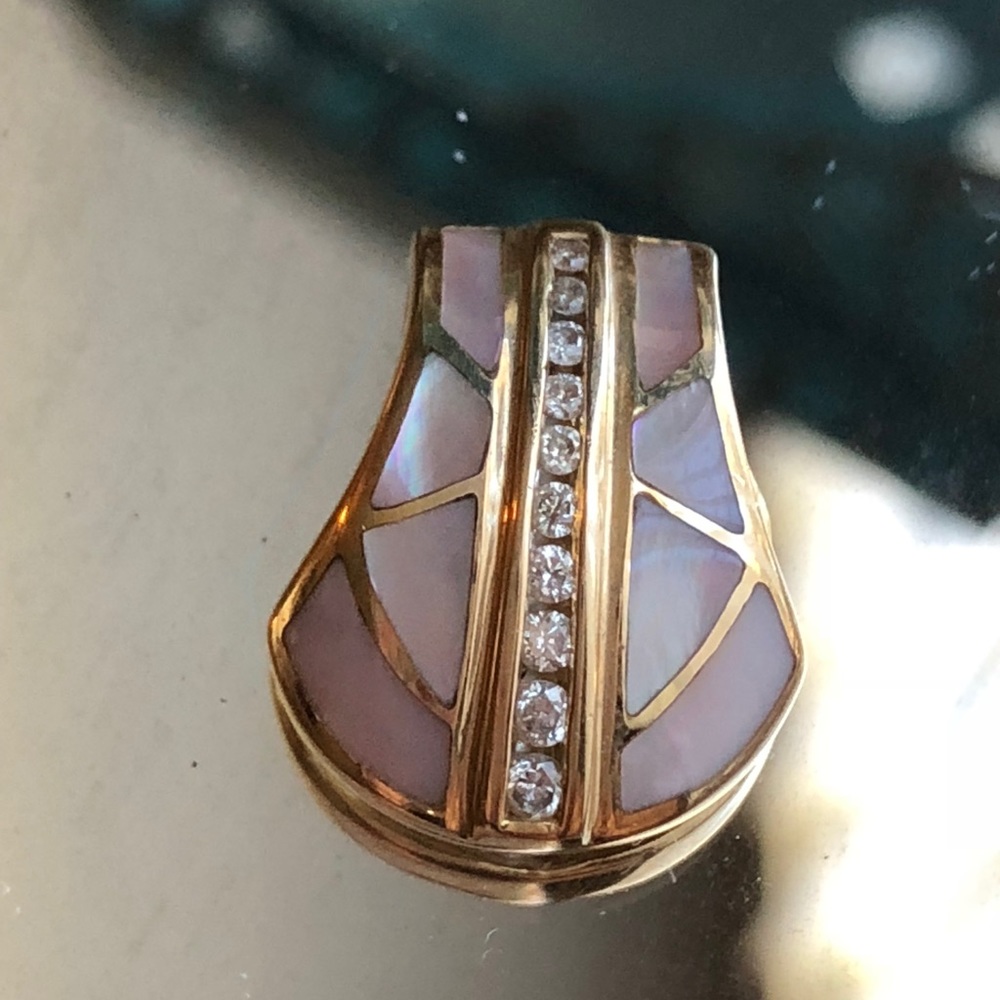 14k gold pendant
